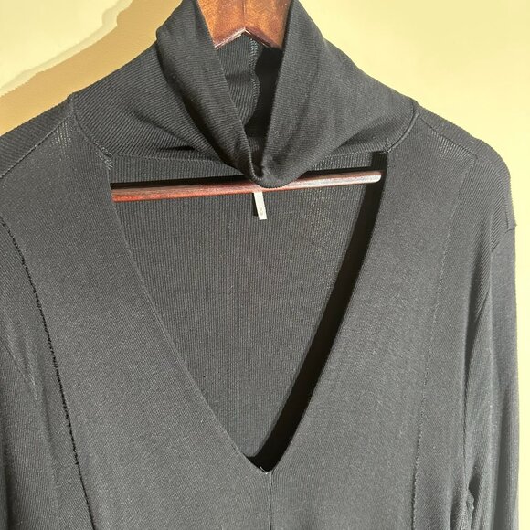 Free People Uptown Turtleneck Chocker V-Neck Tunic Top Womens Black Stretch - Picture 5 of 5